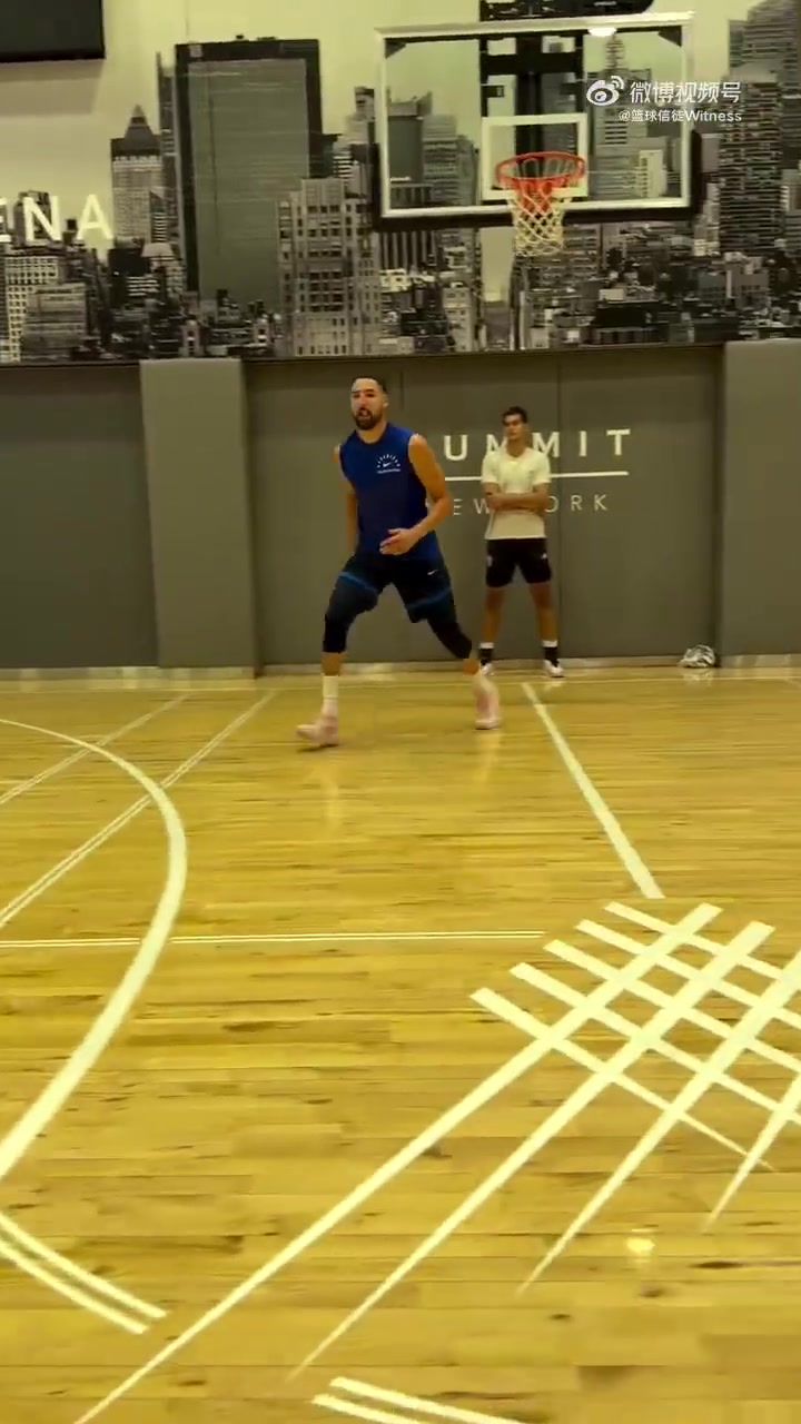 这个造型显得年轻多了